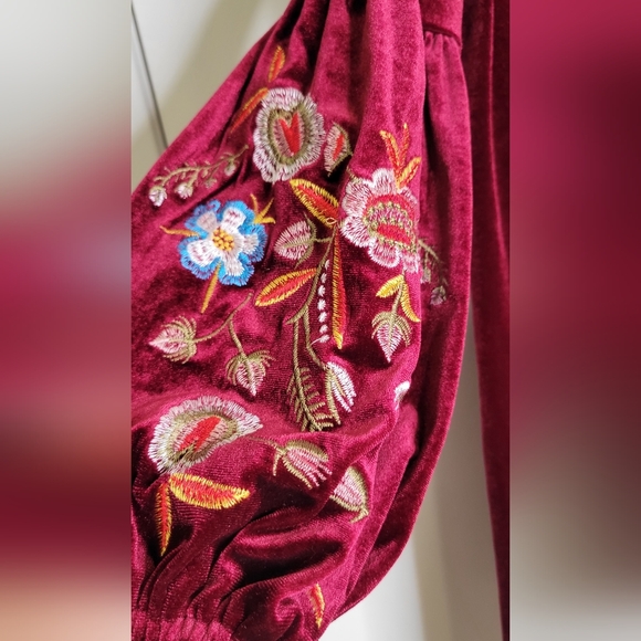 Aofur Smooth Velvet Floral Embroidered Balloon Sleeve Tunic Dress - SIZE SMALL - Picture 9 of 16